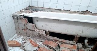 Демонтаж ванны в Кохме от Мастер24 — быстро, недорого, вывоз старой ванны от 1039 руб.